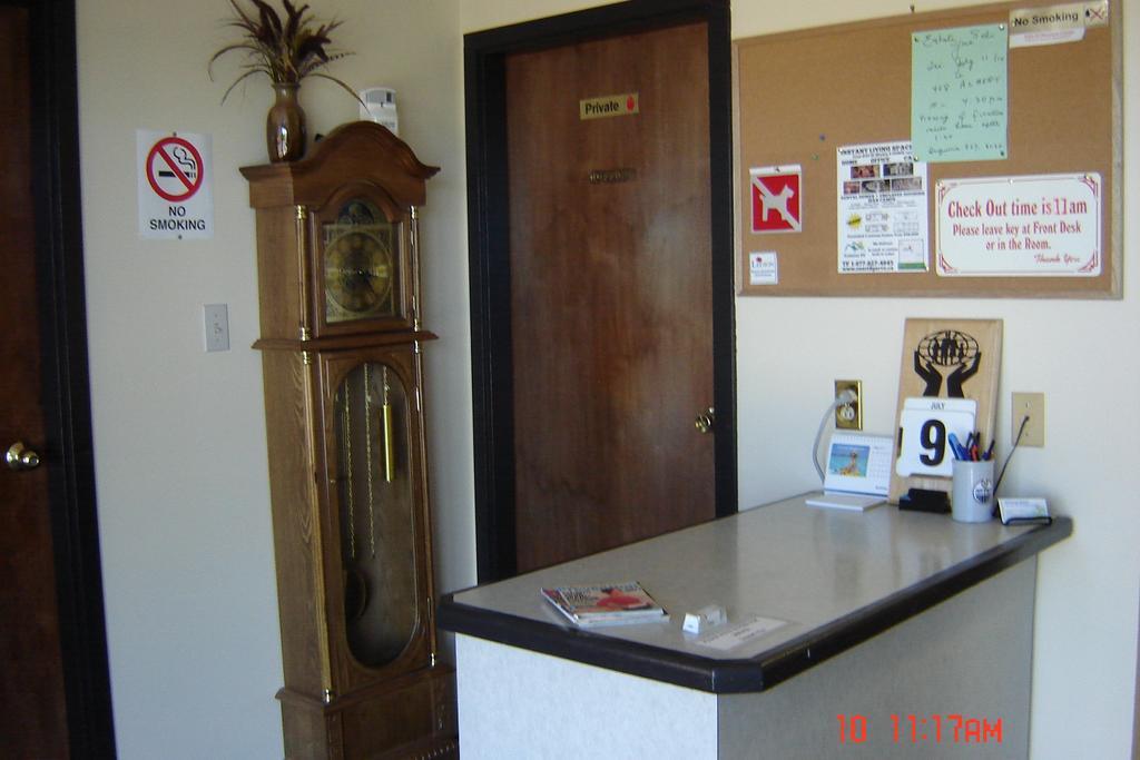 Midway Motel Radisson Dış mekan fotoğraf